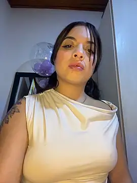 Im Saraaaa online show from 02-13-26, 05:18