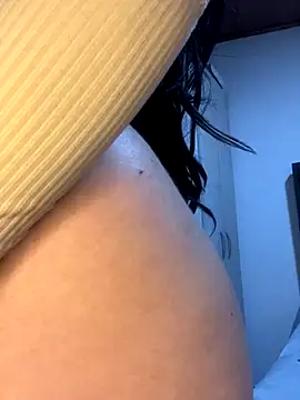 Im Saraaaa online show from 11-05-25, 06:33