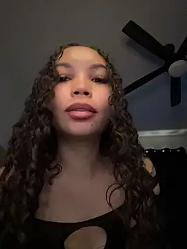 Snapshot of nikkiloveee chatting on 07-30-26, 06:18 nikkiloveee online show from 07-30-26, 06:18