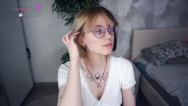 KellePourier online show from 02-13-26, 06:52