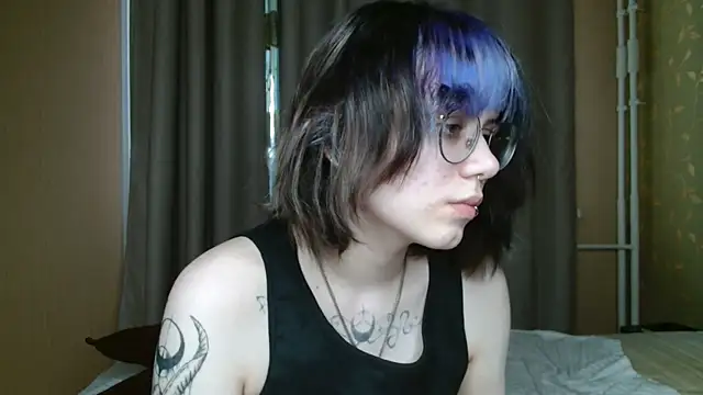 Snapshot of KellePourier chatting on 06-27-26, 12:22 KellePourier online show from 06-27-26, 12:22