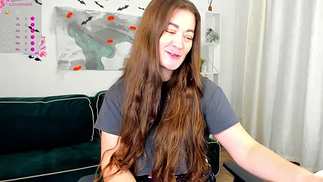 Snapshot of LiyaDaily chatting on 10-30-25, 01:48 LiyaDaily online show from 10-30-25, 01:48