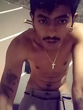 SkinniYamo online show from 04-12-26, 05:33