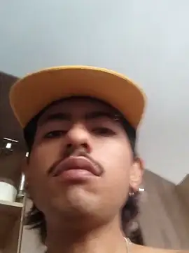 SkinniYamo online show from 10-29-25, 03:22