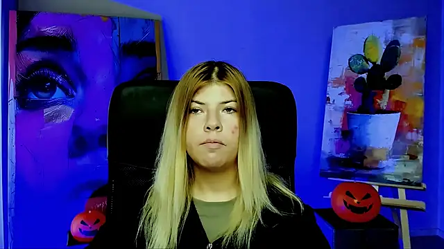 Snapshot of EvaDarc chatting on 10-28-25, 07:51 EvaDarc online show from 10-28-25, 07:51