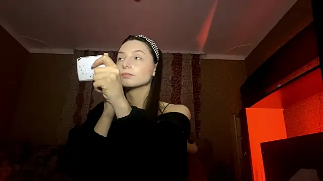 Poly Falkony online show from 10-28-25, 03:11