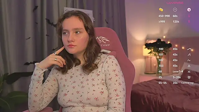 Snapshot of ErikaGreen chatting on 10-27-25, 11:55 ErikaGreen online show from 10-27-25, 11:55