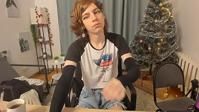 Snapshot of AvenGlow chatting on 12-23-25, 03:50 AvenGlow online show from 12-23-25, 03:50