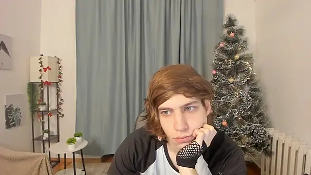 Snapshot of AvenGlow chatting on 12-20-25, 04:59 AvenGlow online show from 12-20-25, 04:59