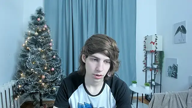 Snapshot of AvenGlow chatting on 12-18-25, 05:01 AvenGlow online show from 12-18-25, 05:01