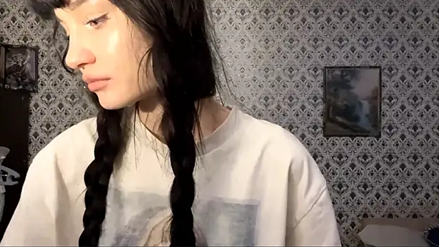 SofiaDreams09 online show from 11-28-25, 01:55