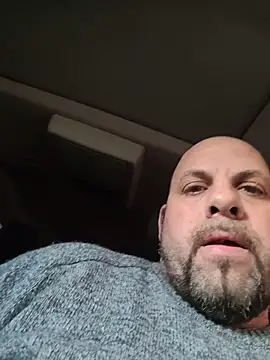 Snapshot of Tincho1051 chatting on 06-28-26, 05:52 Tincho1051 online show from 06-28-26, 05:52