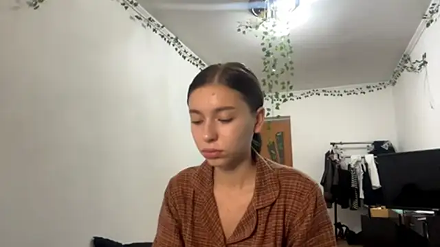 LilithFlamey online show from 11-02-25, 07:13