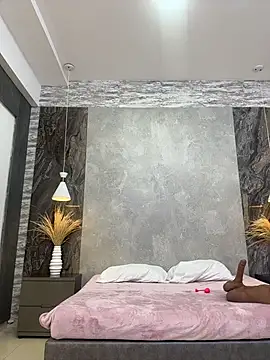 Hannahpradaa  online show from 12-17-25, 11:26