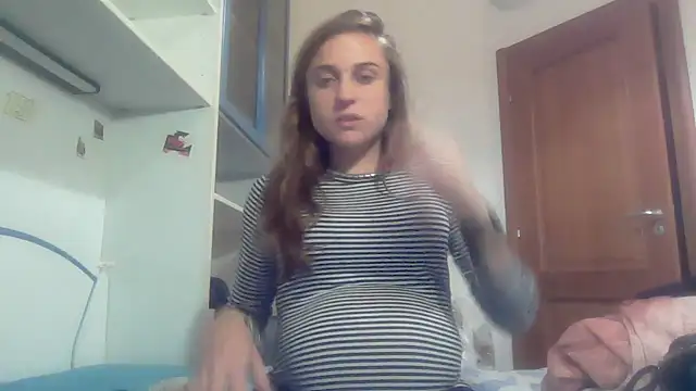 SinnEmily online show from 12-18-25, 05:50