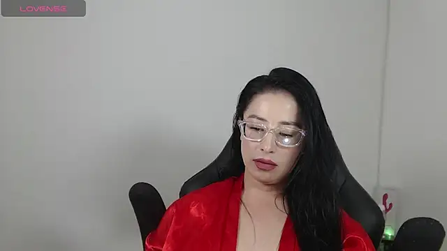 Snapshot of Emma_Hotkiss chatting on 06-16-26, 03:06 Emma Hotkiss online show from 06-16-26, 03:06
