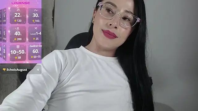 Snapshot of Emma_Hotkiss chatting on 07-05-26, 03:00 Emma Hotkiss online show from 07-05-26, 03:00