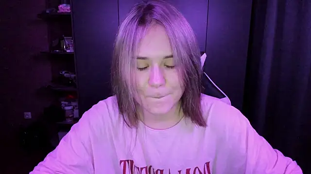 sophia lix online show from 11-17-25, 05:06