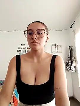 bellastorme04 online show from 03-18-26, 08:32