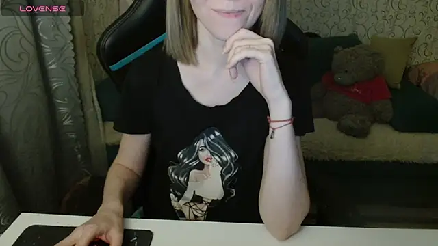 Snapshot of _Alisa_Allison_ chatting on 10-27-25, 03:13  Alisa Allison  online show from 10-27-25, 03:13