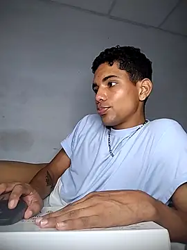 Alex Sweeting online show from 11-17-25, 06:28