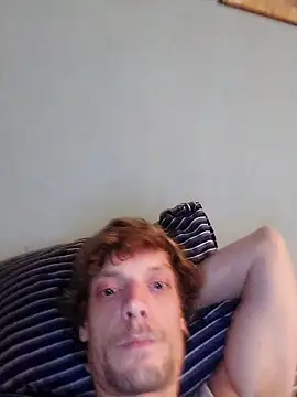 Snapshot of nudeshowfeet chatting on 10-27-25, 06:36 nudeshowfeet online show from 10-27-25, 06:36