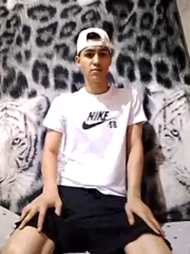 Snapshot of EncodingPuddle chatting on 10-28-25, 03:18 EncodingPuddle online show from 10-28-25, 03:18