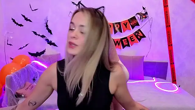 Snapshot of Isabella_Lure chatting on 11-06-25, 08:40 Isabella Lure online show from 11-06-25, 08:40