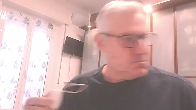 Snapshot of Diegoriv71 chatting on 02-06-26, 07:15 Diegoriv71 online show from 02-06-26, 07:15