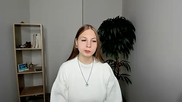 Snapshot of SuziGroody chatting on 10-29-25, 05:50 SuziGroody online show from 10-29-25, 05:50