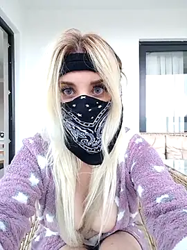 Snapshot of Sweet_xxBuse chatting on 01-18-26, 10:18 Sweet xxBuse online show from 01-18-26, 10:18