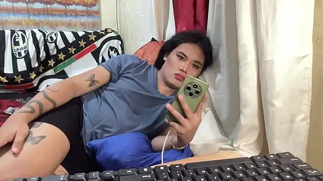 untouchable mia online show from 11-24-25, 03:23