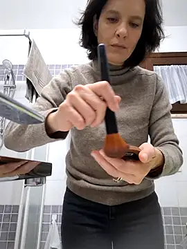 Piediniecollant online show from 12-19-25, 05:43