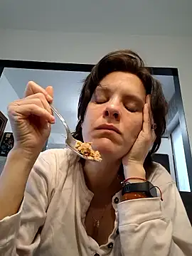 Piediniecollant online show from 01-08-26, 08:09