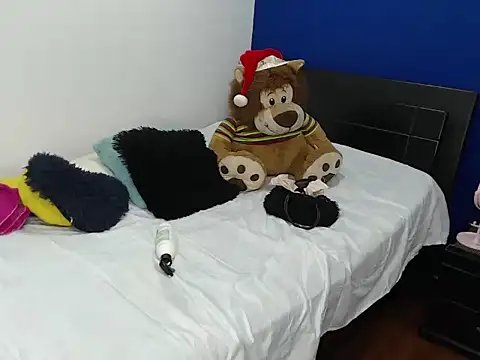 EmmilyConnor online show from 12-17-25, 02:44