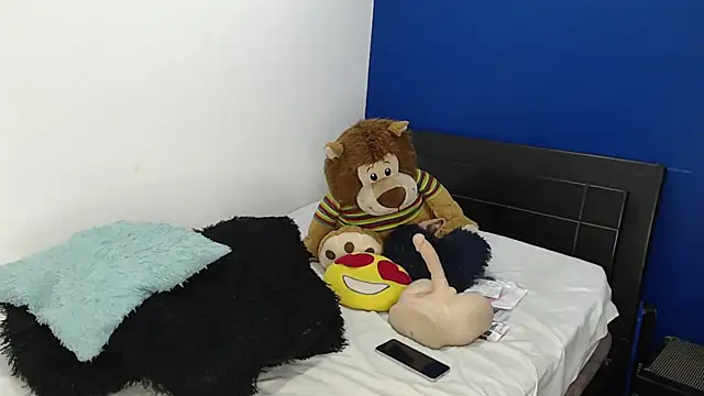 EmmilyConnor online show from 05-19-26, 02:02