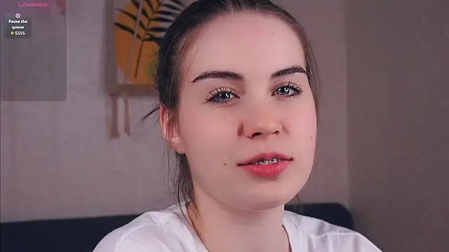 LoreeScialdone online show from 11-13-25, 04:44