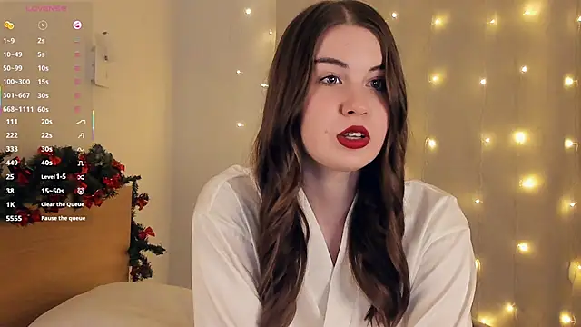 LoreeScialdone online show from 12-18-25, 10:02