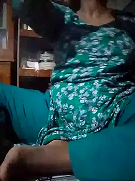 Snapshot of Liza0103 chatting on 05-23-26, 04:39 Liza0103 online show from 05-23-26, 04:39