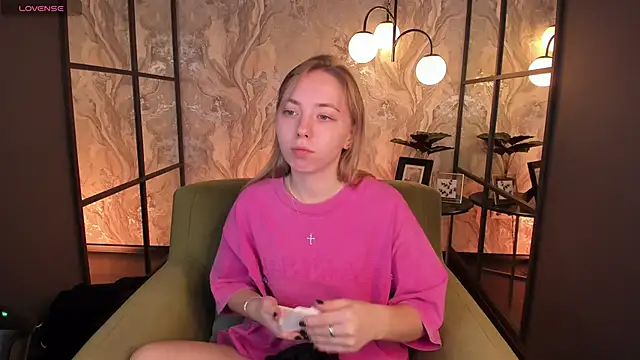 Nora Miller online show from 11-07-25, 05:23