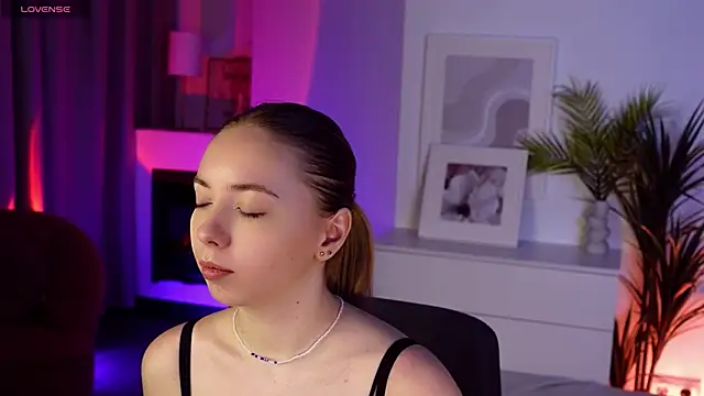 Nora Miller online show from 11-22-25, 06:34