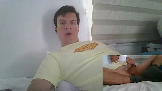Snapshot of carliesexyman chatting on 10-27-25, 05:58 carliesexyman online show from 10-27-25, 05:58