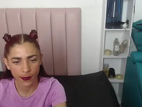 Snapshot of Carla_Giiraldo chatting on 10-28-25, 11:58 Carla Giiraldo online show from 10-28-25, 11:58