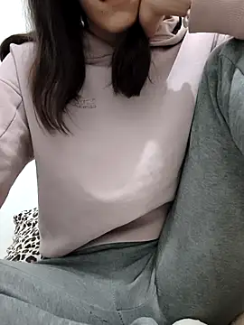 Snapshot of carlina28 chatting on 10-30-25, 07:00 carlina28 online show from 10-30-25, 07:00