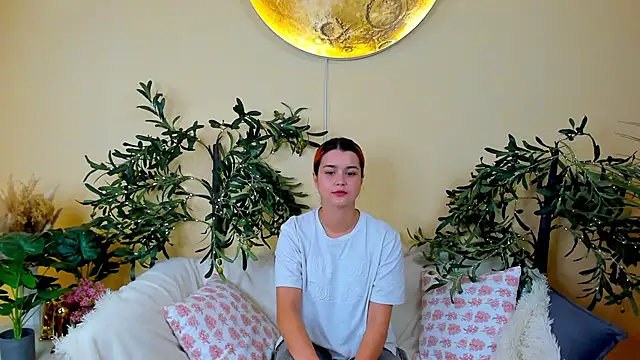 Snapshot of SharieTenuta chatting on 10-29-25, 10:03 SharieTenuta online show from 10-29-25, 10:03