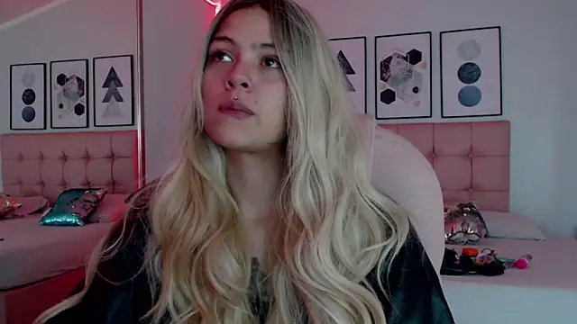 KikiVelvet online show from 01-09-26, 09:22