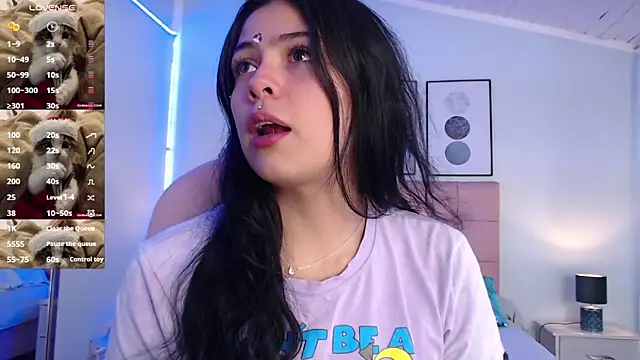 KikiVelvet online show from 11-13-25, 05:17