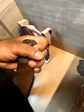 Snapshot of djdick20 chatting on 12-16-25, 01:04 djdick20 online show from 12-16-25, 01:04