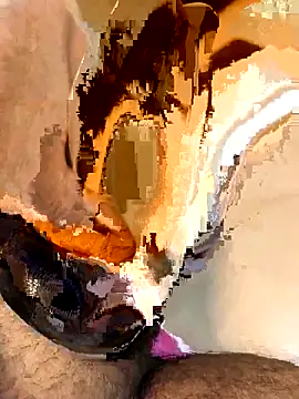 Snapshot of djdick20 chatting on 12-22-25, 02:39 djdick20 online show from 12-22-25, 02:39