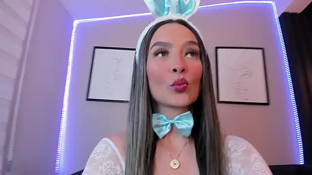 Aurora Williams    online show from 10-30-25, 03:16